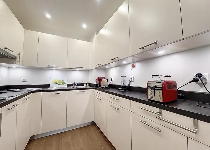 Nestor&jeeves - Beausoleil - - Tres Proche *